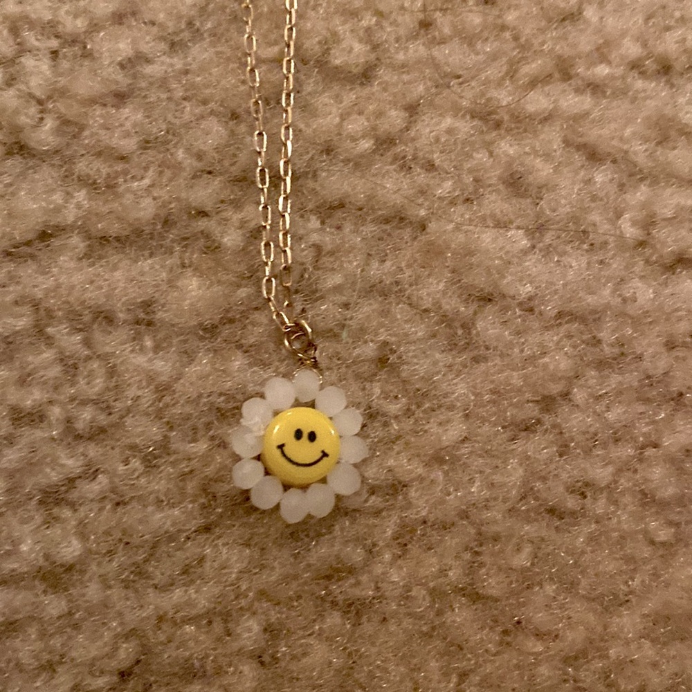super cute smiley face necklance gold